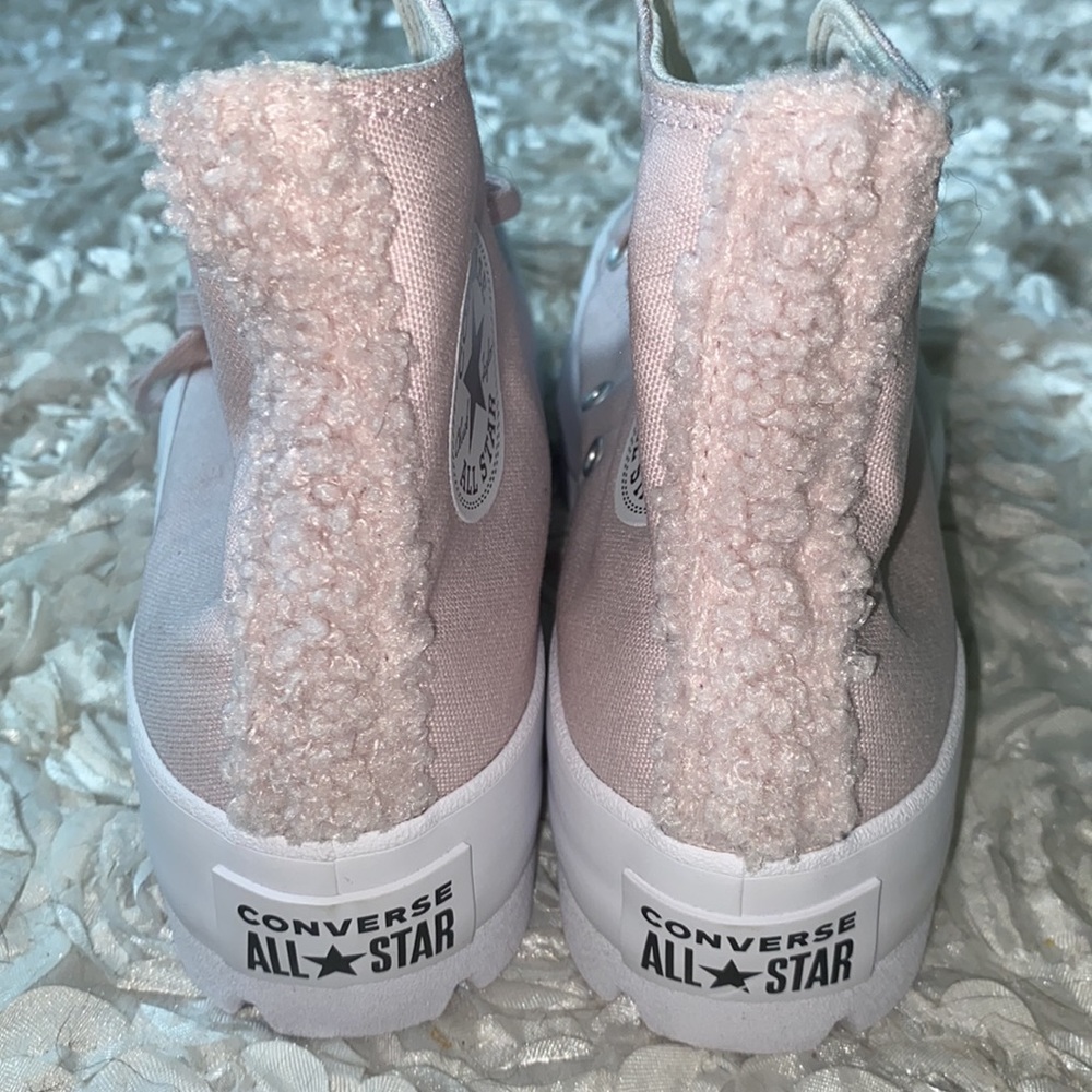 . New Converse size 7 high top fuzzy sneakers - Picture 5 of 6